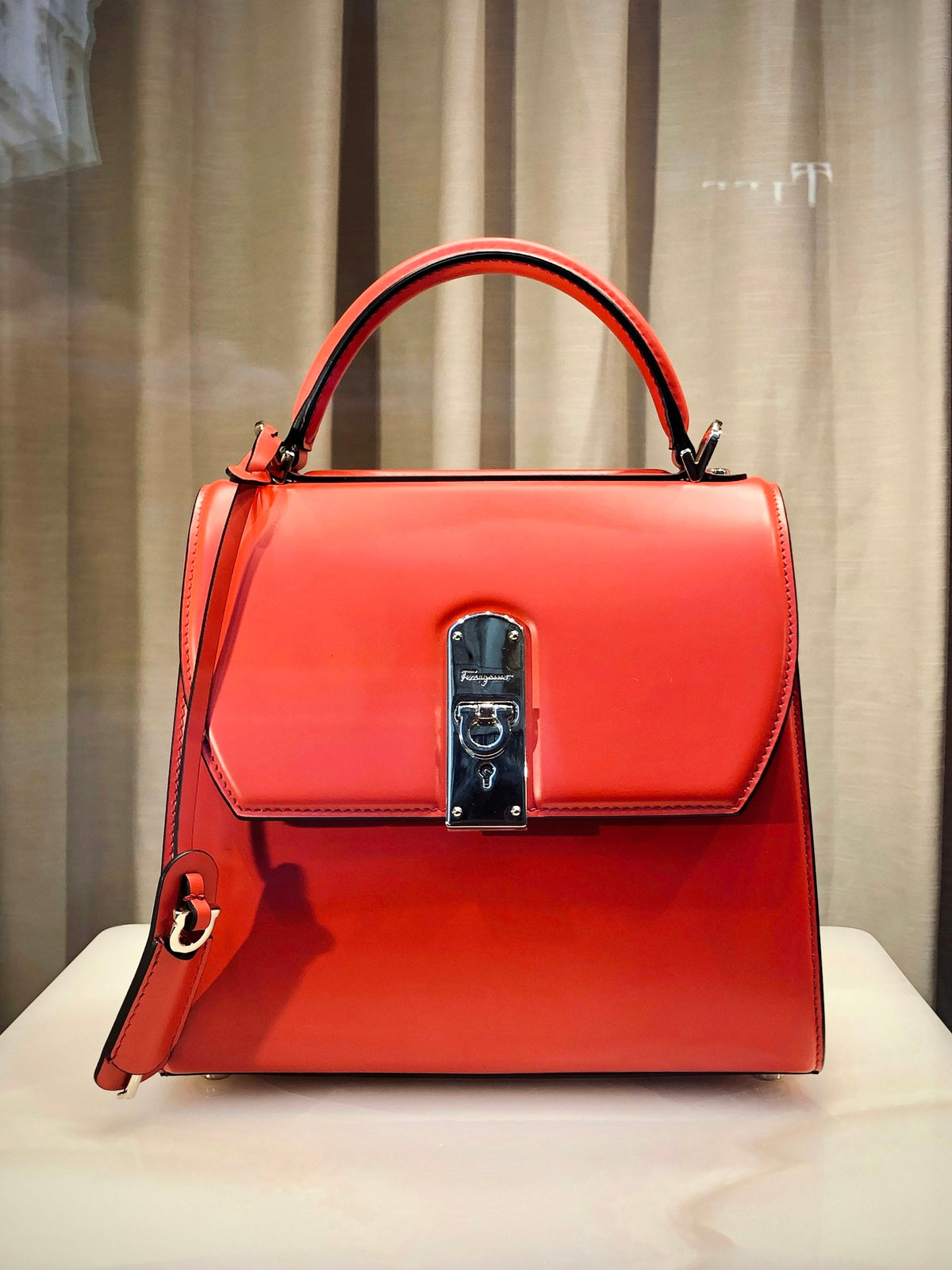 MH SHELF - Fashion & Accessories